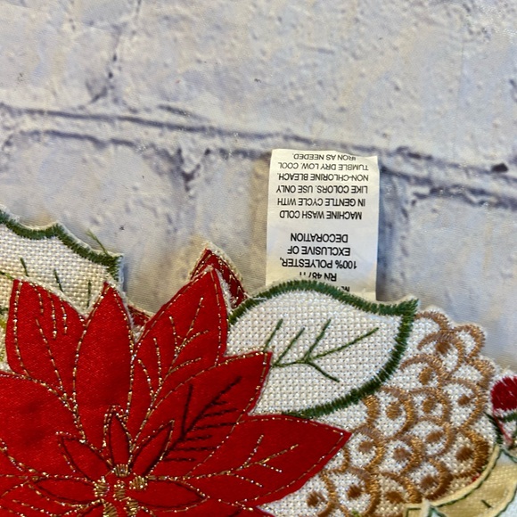 CHRISTMAS HOLLY WHITE RED GREEN & METALLIC GOLD (8) PLACEMATS POLYESTER - Picture 11 of 11